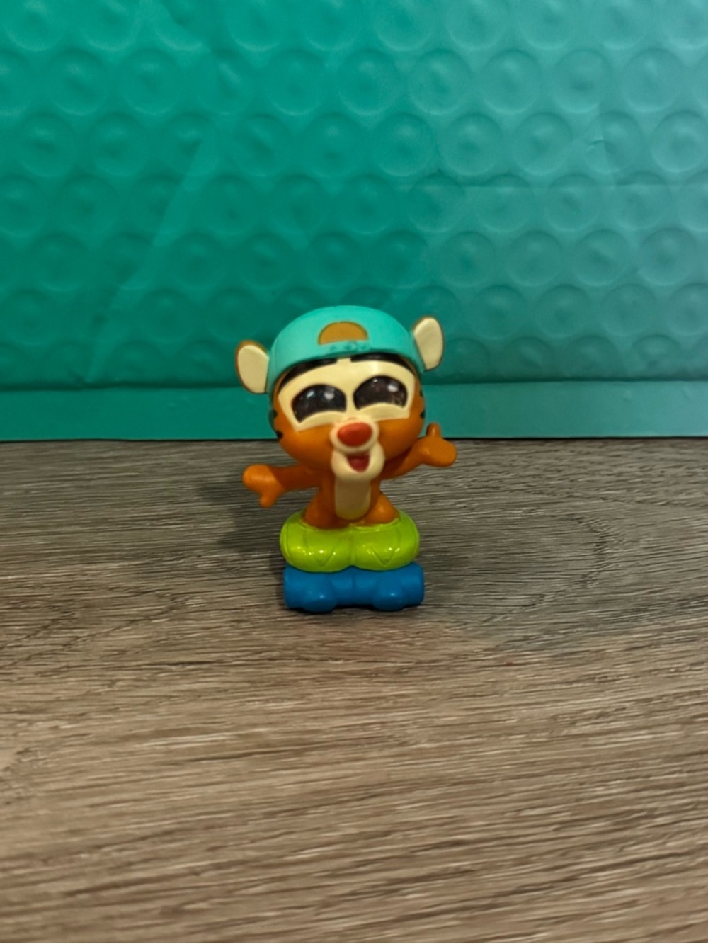 Disney Doorables Tigger Winnie the Pooh Let’s Party Series Figure